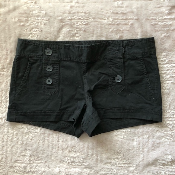 Express Shorts - Picture 2 of 3